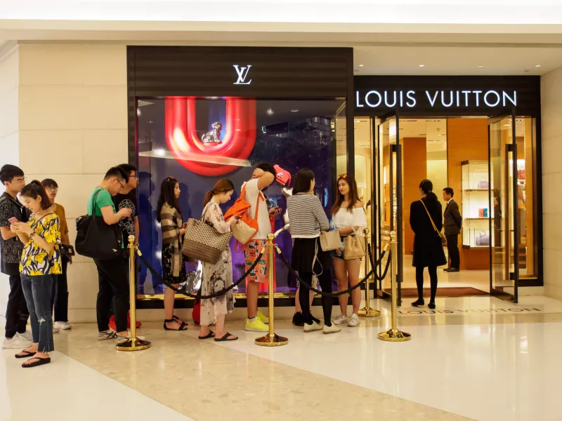 Οικονομική κρίση στην Κίνα: Αντίο Louis Vuitton, ώρα για «μαϊμούδες»