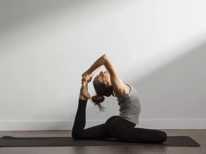 Yoga vs Pilates: Ομοιότητες, διαφορές και τι να διαλέξεις