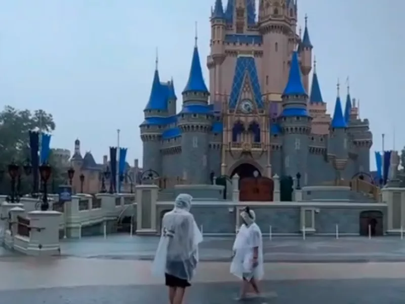 Τυφώνας Milton: Βίντεο με τη στιγμή που χτυπά τη Disney World 