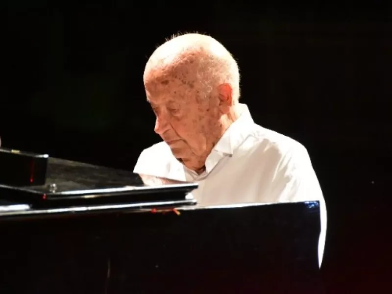 Καλλιτέχνες αποχαιρετούν τον Μίμη Πλέσσα μέσα από τα κοινωνικά δίκτυα