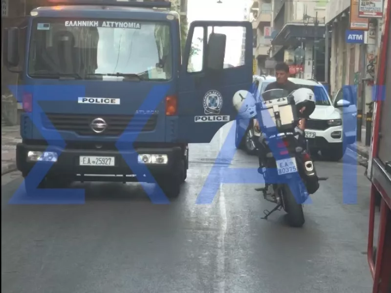 Αθήνα: Ύποπτο όχημα στο κέντρο - Κλειστή η Σωκράτους
