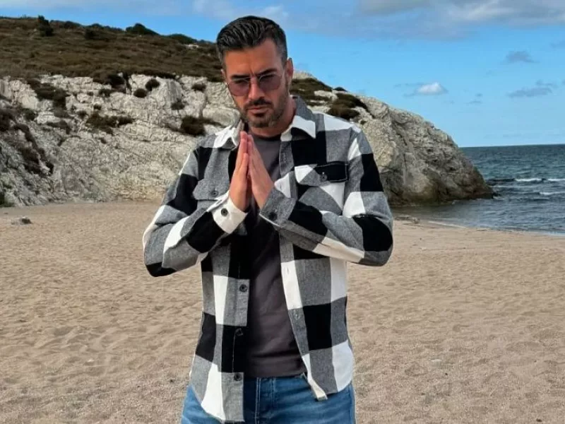 Γιάννης Τσιμιτσέλης: Με ερωτική φωνή, εκτός παράστασης. Ποιός τον αντικατέστησε μέσα σε μια μέρα;
