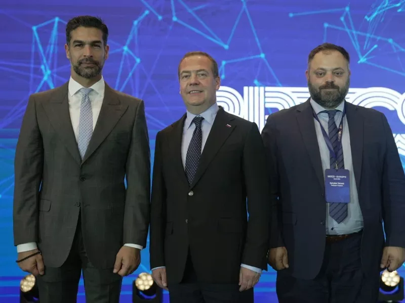 Αναδιωτης Μεντβεντεφ Τσιρωνης