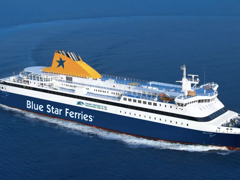 Δεμένο στο λιμάνι της Λέσβου το «Blue Star Myconos», λόγω θυελλωδών ανέμων 