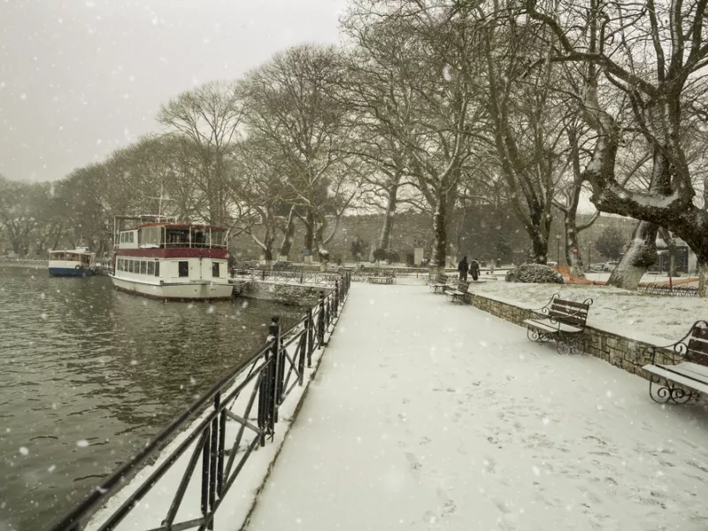 Καιρός σήμερα: Νεφώσεις και σποραδικές βροχές