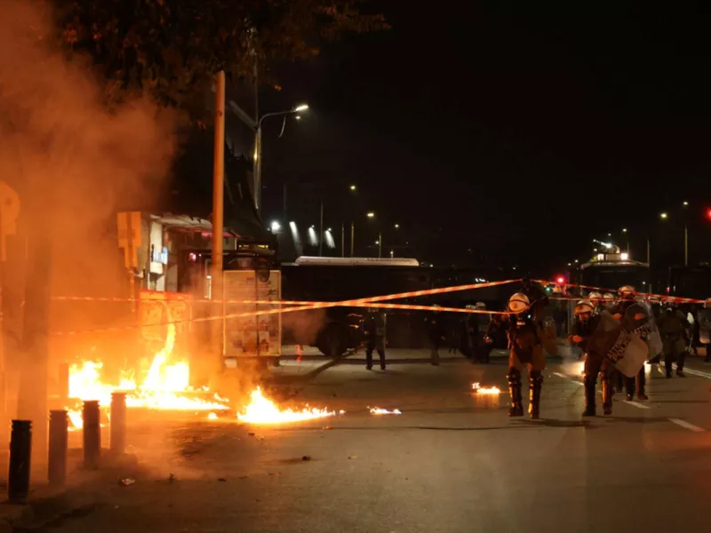 Επίθεση με μολότοφ έξω από το τουρκικό προξενείο στη Θεσσαλονίκη