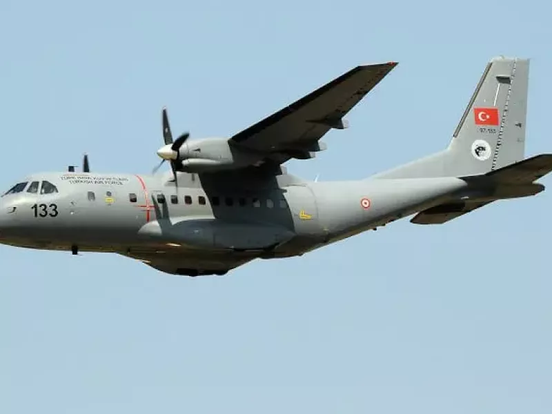 CN-235