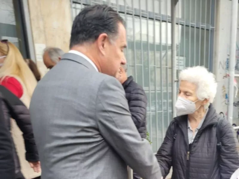 Άδωνις Γεωργιάδης: Εφοδος σε κλειστό φαρμακείο του ΕΟΠΠΥ στη Λ. Αλεξάνδρας