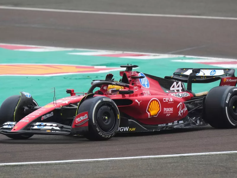 Formula 1- Χάμιλτον: Ο Χάμιλτον τράκαρε τη Ferrari 