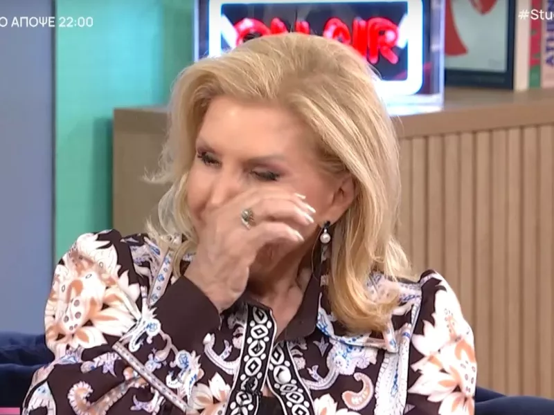 Λίτσα Πατέρα: «Τα τελευταία 2 χρόνια στη δουλειά στεναχωρήθηκα και έκλαψα για αυτό»