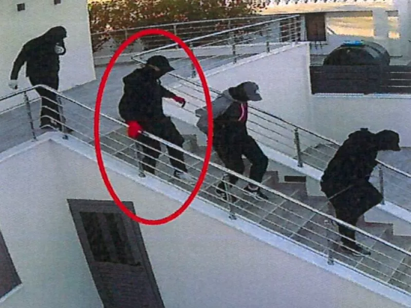 Σπείρα διαρρηκτών στην Αττική: Η αδυναμία τους στα πολυτελή αυτοκίνητα και τα ακριβά ρολόγια 