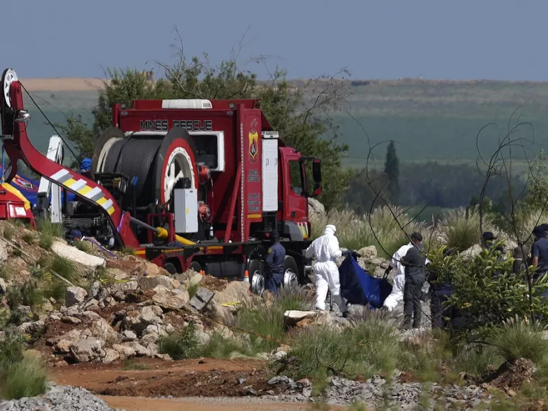 Νότια Αφρική: Διασώστες ανέσυραν 36 σορούς, 82 επιζώντες από παράνομο χρυσωρυχείο