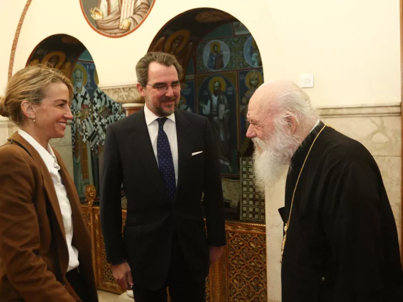 Στον Αρχιεπίσκοπο Ιερώνυμο Νικόλαος Ντε Γκρες και Χρυσή Βαρδινογιάννη 
