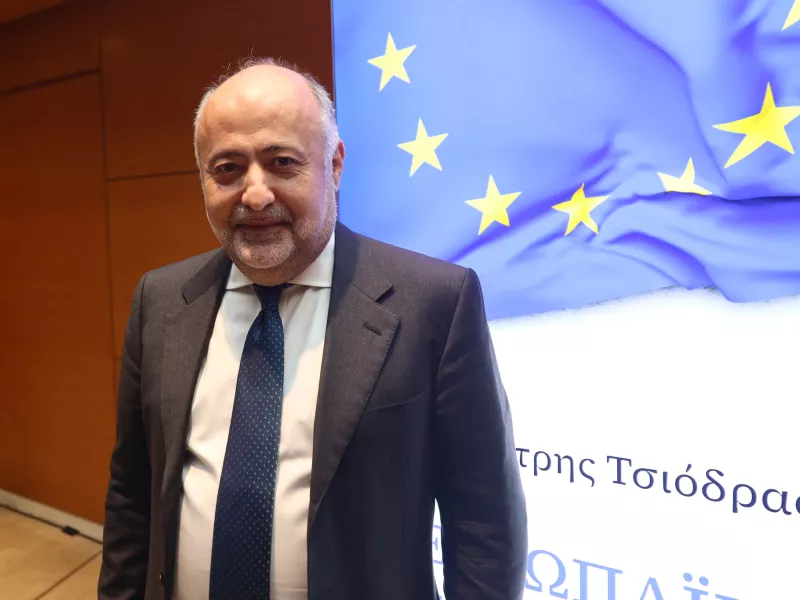 Δημήτρης Τσιόδρας