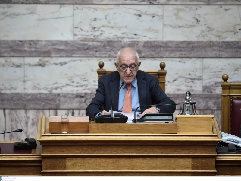 Τέμπη: Αίτηση συγγενών θυμάτων στον Κακλαμάνη – «Ποια η πορεία των δικογραφιών;»