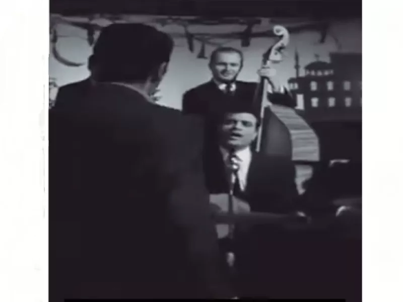 Βίντεο: Νίκος Κούρκουλος, Στέλιος Καζαντζίδης και Μαρινέλλα τραγουδούν μαζί 