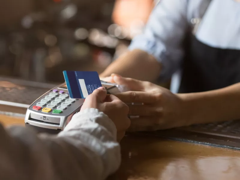 Συναλλαγή με κάρτα POS