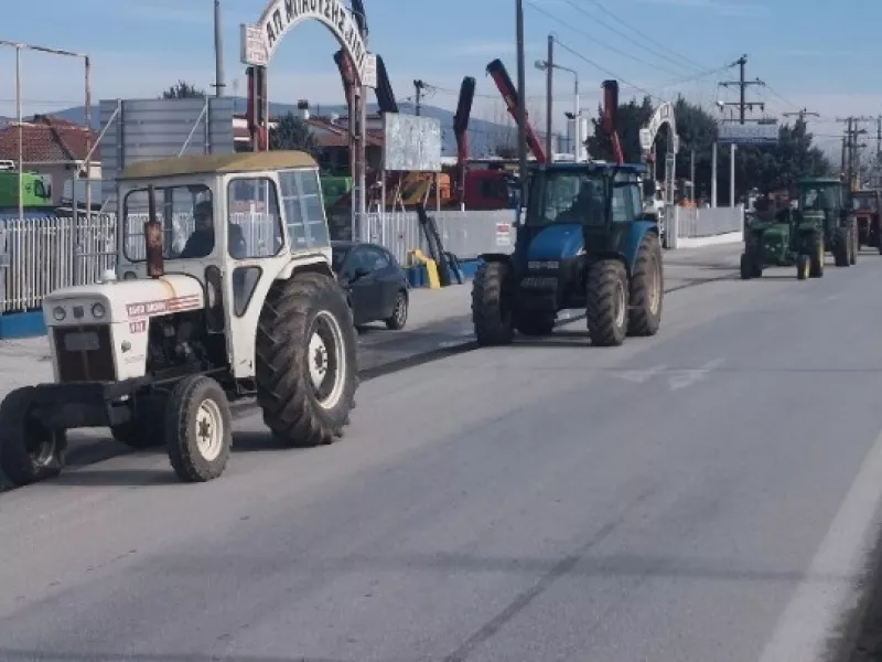 Συνεχίζουν τις κινητοποιήσεις οι αγρότες: Τα τρακτέρ στους δρόμους της Θέρμης
