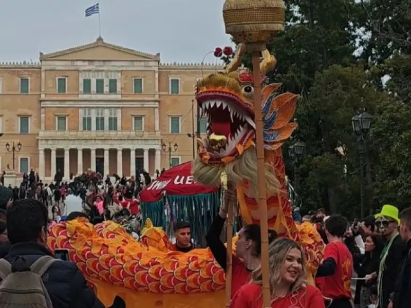 Aπόκριες 2025: Η καρναβαλική πομπή που ξεσήκωσε το κέντρο της Αθήνας