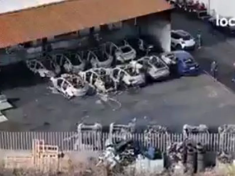Φωτιά σε αντιπροσωπεία της Tesla στη Ρώμη