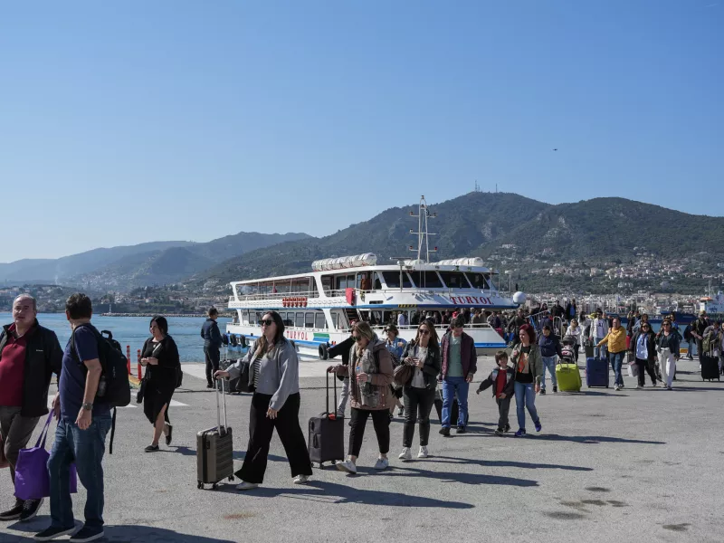 Σύμη: «Εισιτήριο» σε χιλιάδες ημερήσιους επισκέπτες ζητάει ο Δήμος