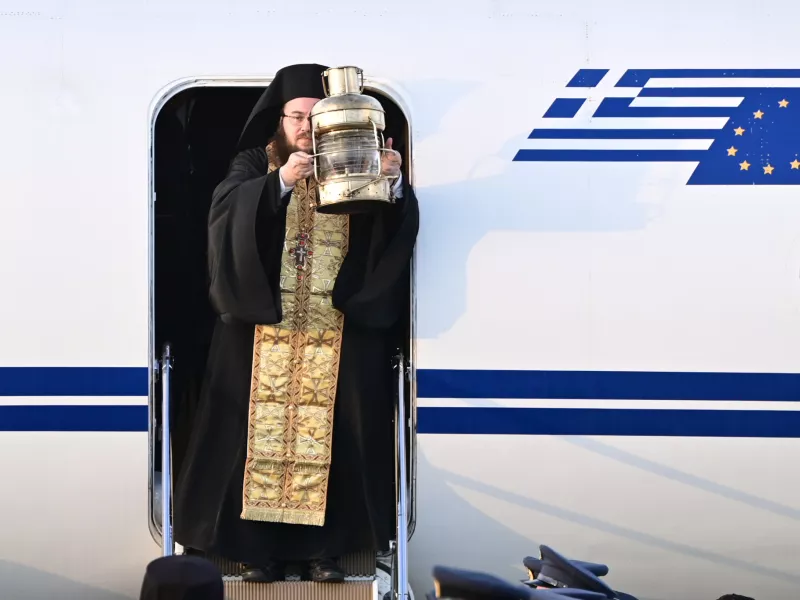 Άφιξη του Αγίου Φωτός στην Αθήνα