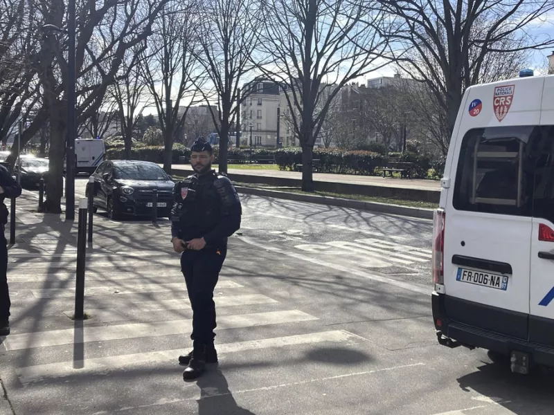 Γαλλία: Σε δίκη αστυνομικός που κατηγορείται για θανάσιμα πυρά εναντίον εφήβου
