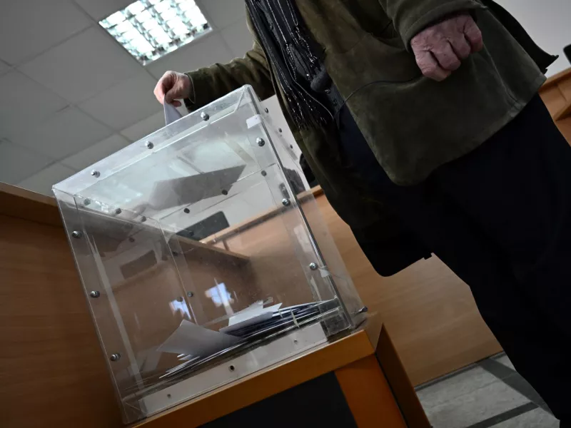 Opinion Poll: 29,8% η ΝΔ με προβάδισμα 15,9 μονάδων, άνοδο για το ΠΑΣΟΚ, 3η η Πλεύση