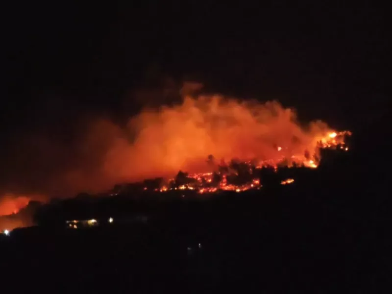 Πυρκαγιά σε ύφεση Κερατέας