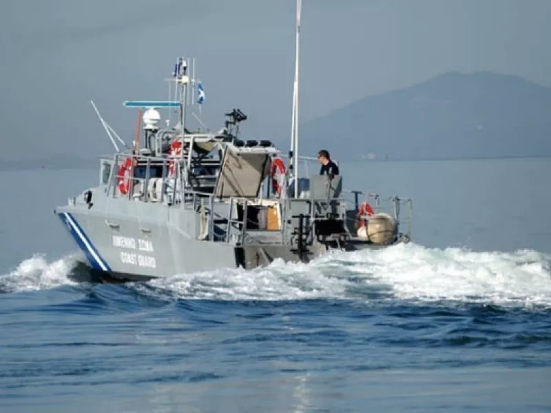 Ερευνες για τον εντοπισμό ανήλικης σε φουσκωτή λέμβο στον Ιμερο