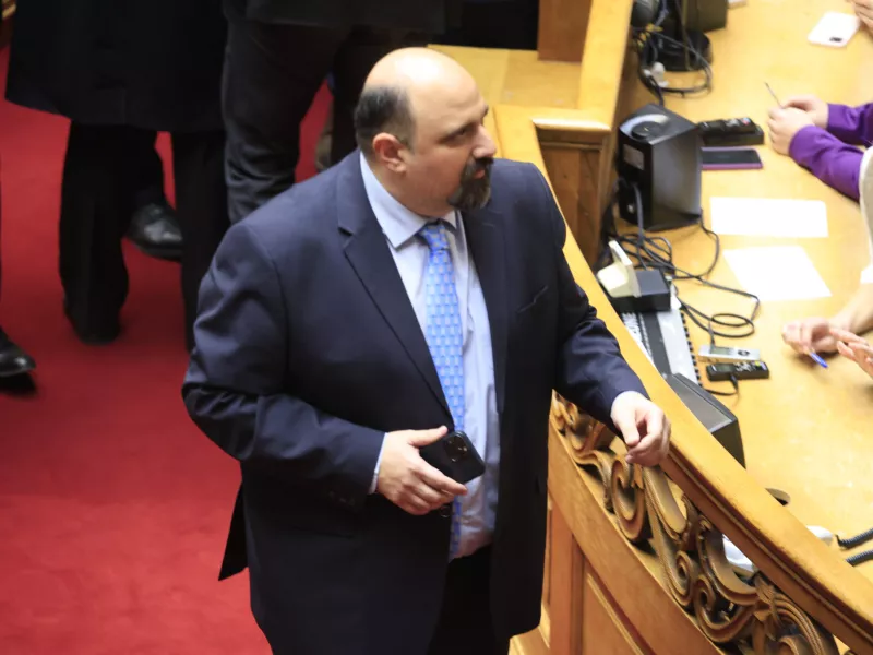 Τέμπη: Παράσταση πολιτικής αγωγής από συγγενείς θυμάτων κατά του Χρ. Τριαντόπουλου