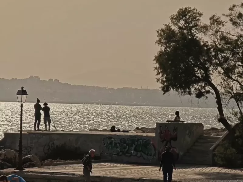 Βίντεο: Αυξημένες συγκεντρώσεις σκόνης στην ατμόσφαιρα - Πλάνα από Λυκαβηττό, Φάληρο