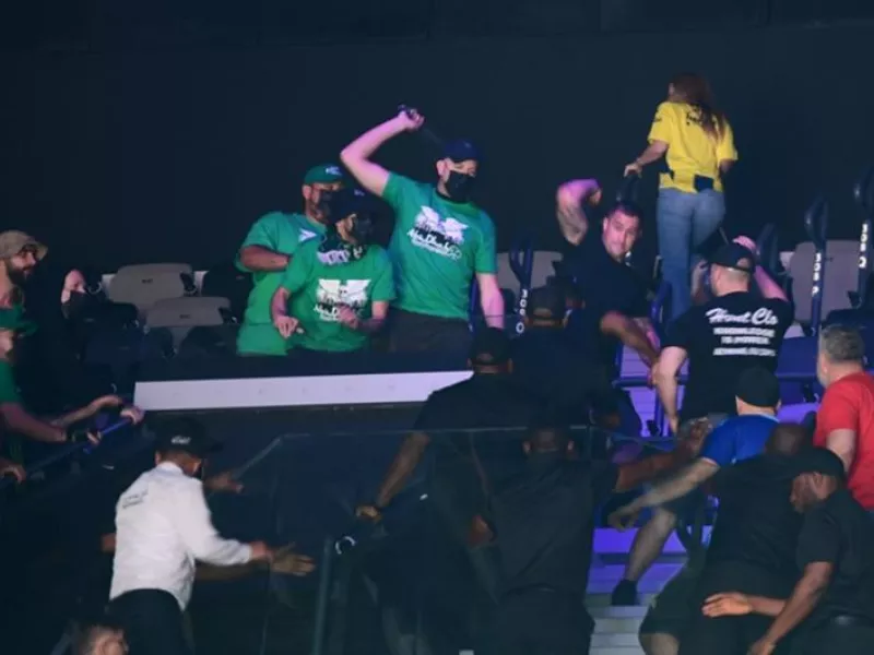 Μικρή ένταση μεταξύ οπαδών του Ολυμπιακού και του Παναθηναϊκού στην Etihad Arena