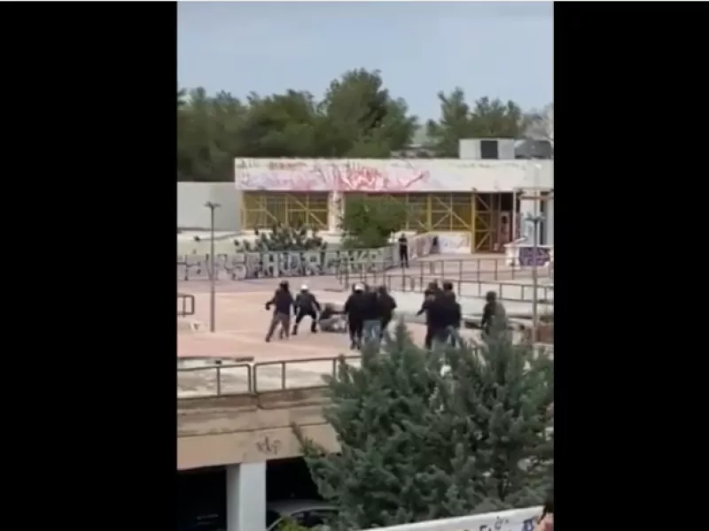 Πολυτεχνειούπολη: Νέο βίντεο με ξυλοδαρμό μεταξύ κουκουλοφόρων