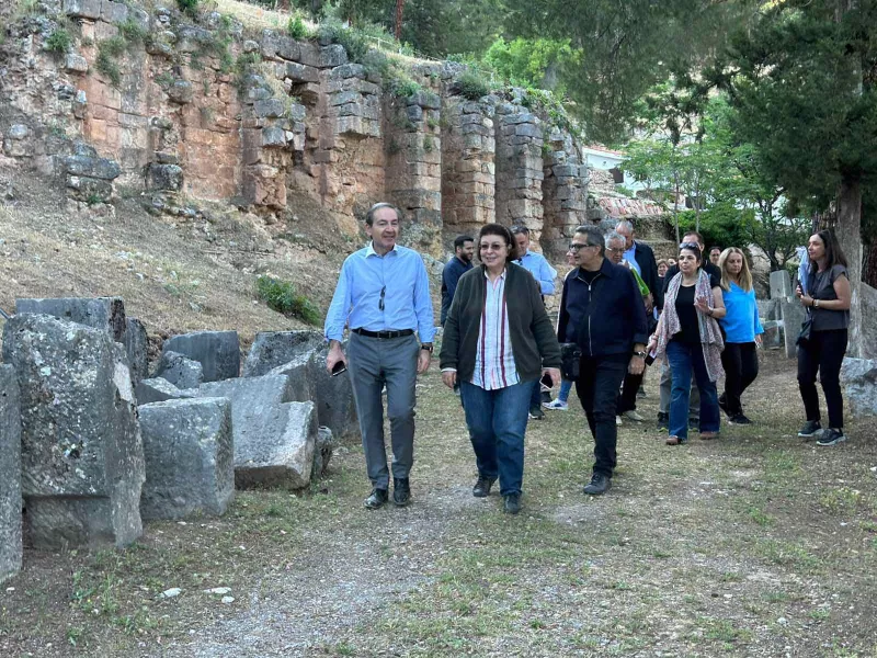 Μενδώνη