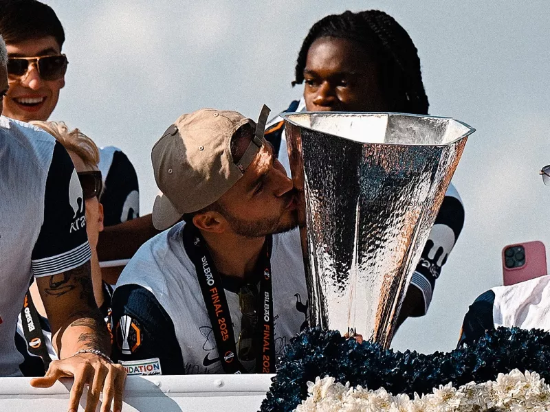 Europa League: Η Τότεναμ παρέλασε στους δρόμους του βόρειου Λονδίνου κι αποθεώθηκε