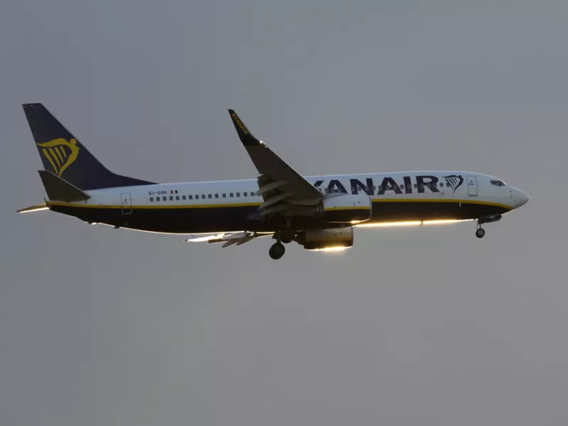 Καλαμάτα: Αεροσκάφος της Ryanair προσέκρουσε σε εμπόδιο κατά την προσγείωση