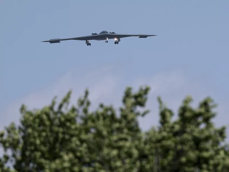  B-2 bomber