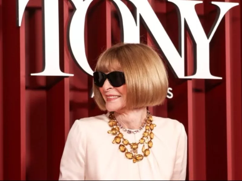 Η Άννα Γουίντορ αποχωρεί από τη Vogue: Η διαδρομή της στη μόδα