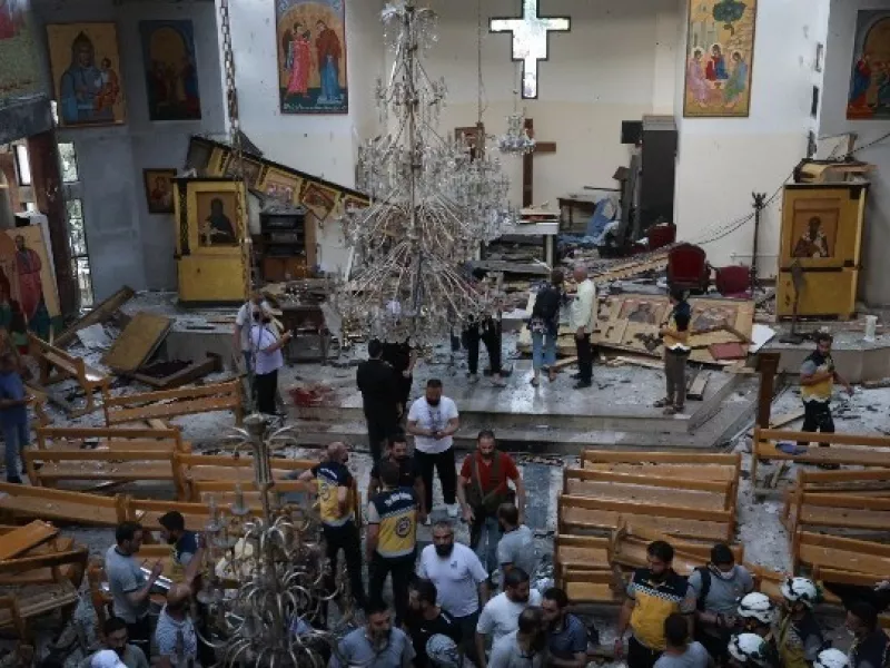 Επίθεση καμικάζι σε εκκλησία στη Συρία