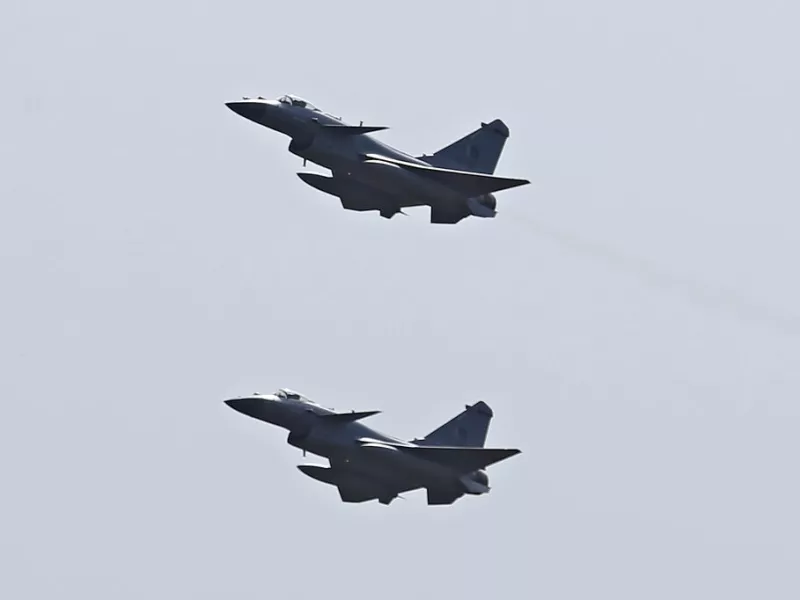 Ιράν: Στρέφεται στην Κίνα - Αγορές δεκάδων μαχητικών J-10C για να αντιμετωπίσει το Ισραήλ