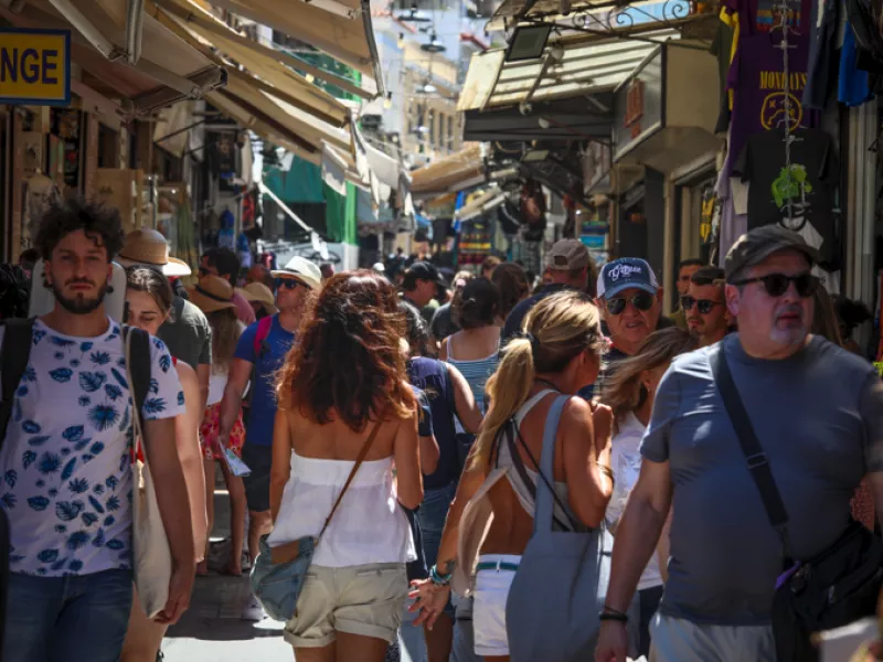 Τουρίστες στην Πλάκα