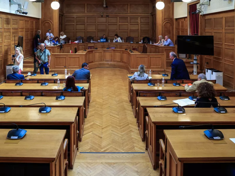 Τέμπη - ΠΑΣΟΚ: Αποχώρησαν οι βουλευτές του από την προανακριτική για τον Καραμανλή