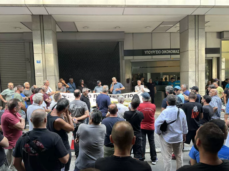 Συγκέντρωση ιδιοκτητών συνεργείων