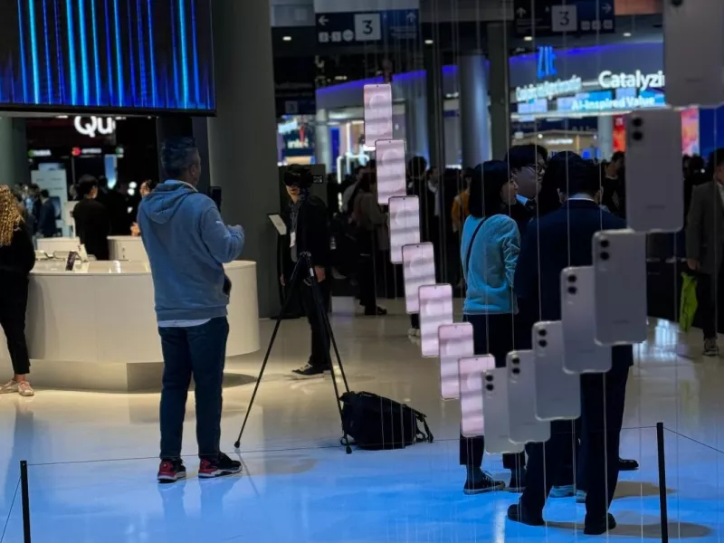 Ericsson Mobility Report 2025: Πώς αλλάζει η καθημερινή χρήση του smartphone μέχρι το 2030
