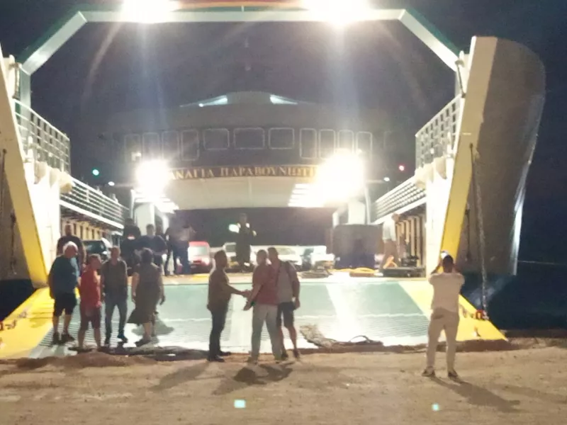 Εύβοια: Το φέρι μποτ έφτασε στα Νέα Στύρα - Δείτε βίντεο 