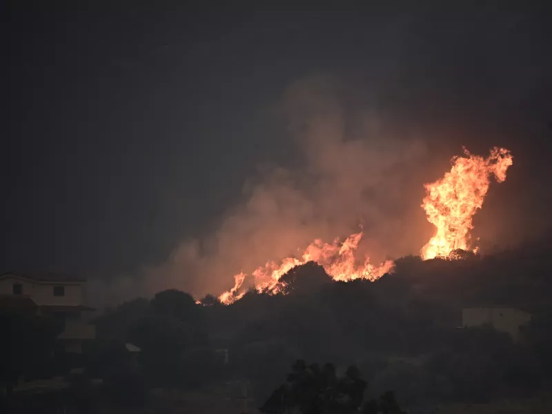 Αρχαία Ολυμπία: Eκκενώνεται η Ηρακλειά- Προς τα πρώτα σπίτια η φωτιά