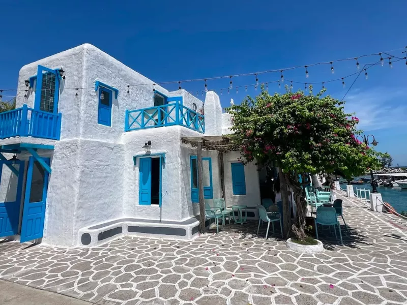 Βιετνάμ: Καλοκαιρινές διακοπές στη Σαντορίνη από το «κάτω ράφι»