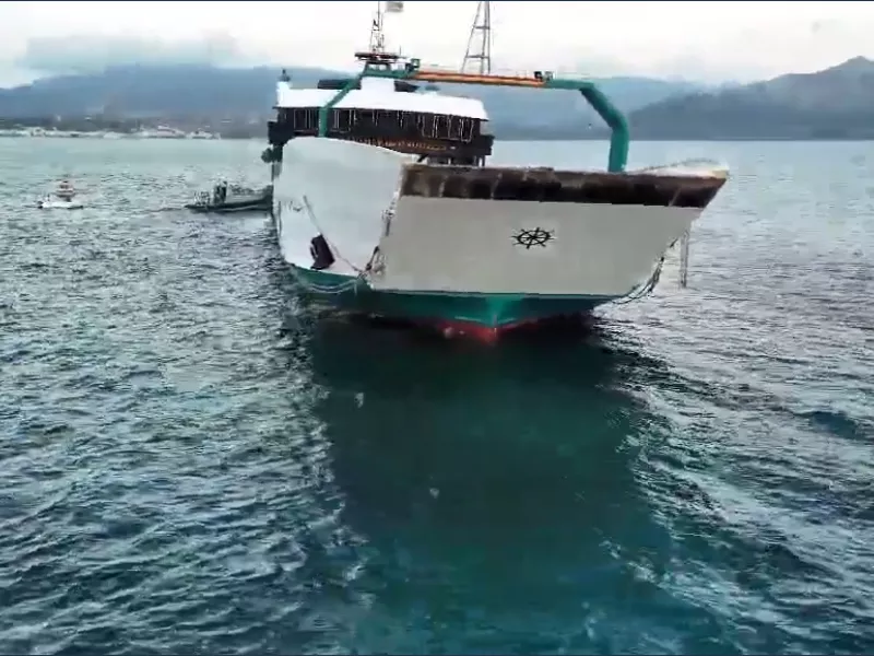 Φέρι μποτ προσάραξε σε ξέρα στα Νέα Στύρα