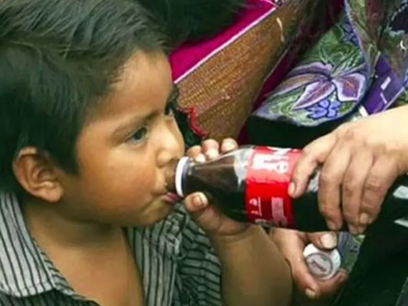 Μεξικό: «Coca Cola από κούνια» - Γιατί μια πόλη έχει εξάρτηση από το αναψυκτικό 